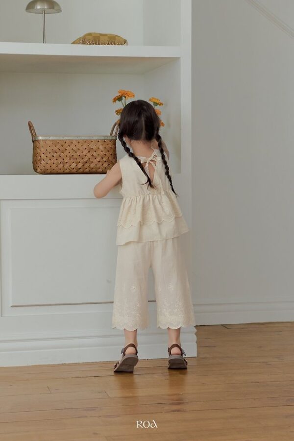 6F6C57A5-F5C4-4BAE-B390-85333F8A41D3 〖預購〗純棉蕾絲花影褲