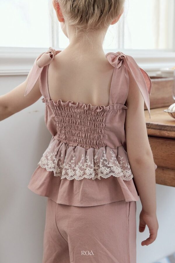 7564F34C-5518-40FD-845B-77B467D5174C 〖預購〗蝴蝶結細肩上衣