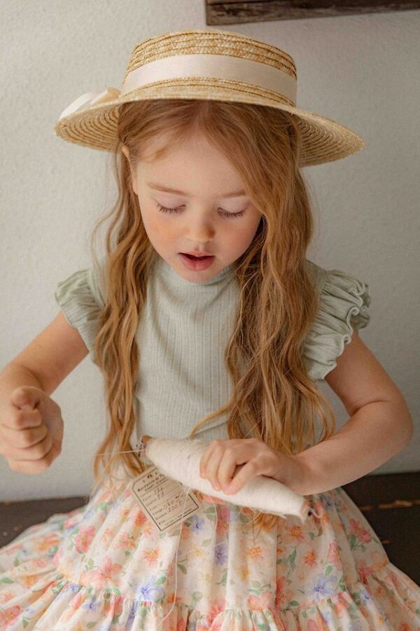 77595D8F-B174-4653-80B1-F0C53A7243A4 〖預購〗維也納之光荷葉邊上衣