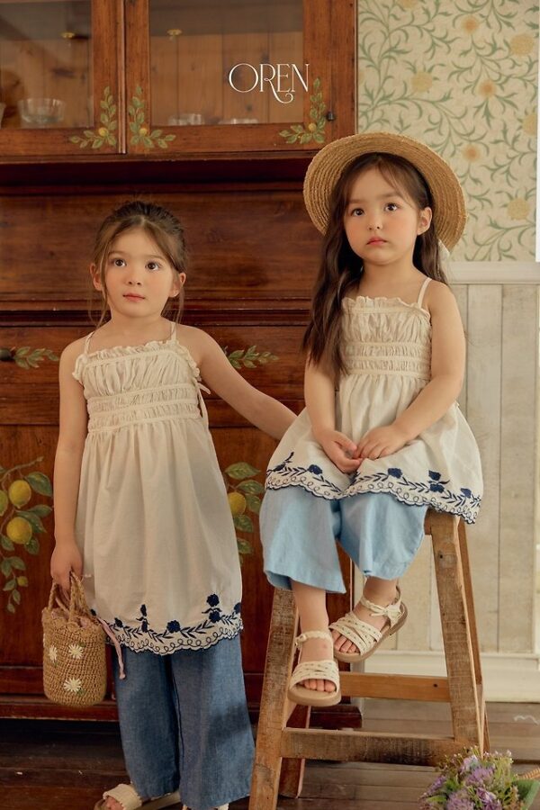 7B1517BB-2204-44E8-92CE-5A48E4AF08EB 〖預購〗弦線共振細帶洋裝