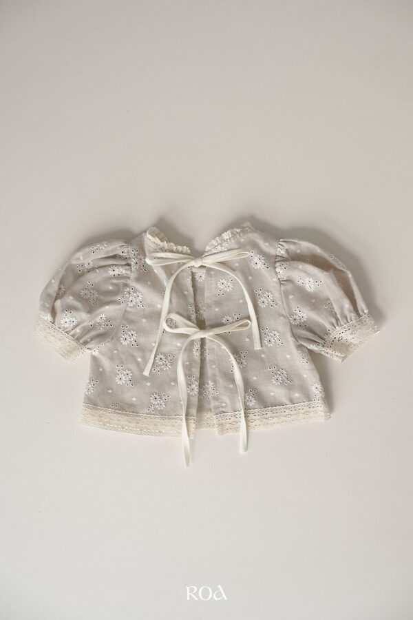 7E3992DF-F197-4D38-97AE-A3CF50560D90 〖預購〗蕾絲刺繡短上衣