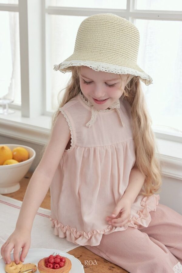 80718C8D-A2C1-44A0-85C2-A9317D7C9669 〖預購〗荷葉邊優雅上衣