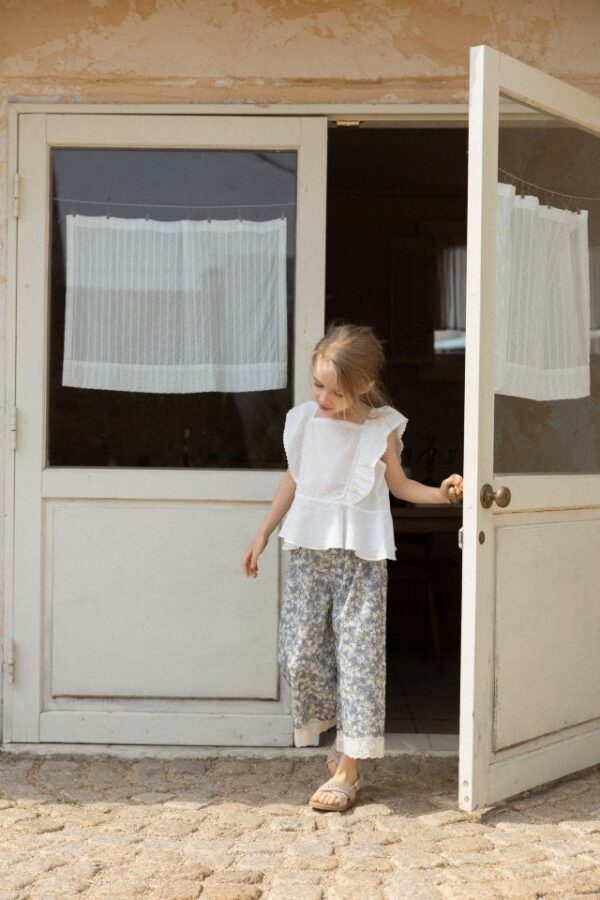 8316D797-7B3C-495E-81AD-EBCAB9FE8259 〖預購〗盛夏花綻上衣