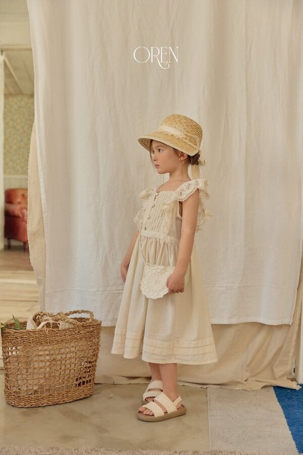 8A7DED2A-A0CB-4DBB-8BAC-D1024F70A6D9 〖預購〗織點蕾絲荷葉邊洋裝