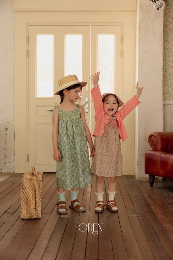 8E515623-BEF5-4842-9B8E-D619259E8DE1 〖預購〗星圖輕盈碎花吊帶裙