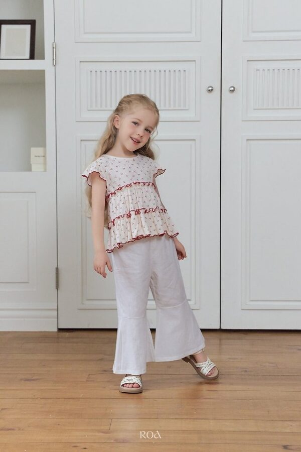 943A2E65-83E6-4F2B-A18C-12D73C0E12EB 〖預購〗喇叭剪裁長褲