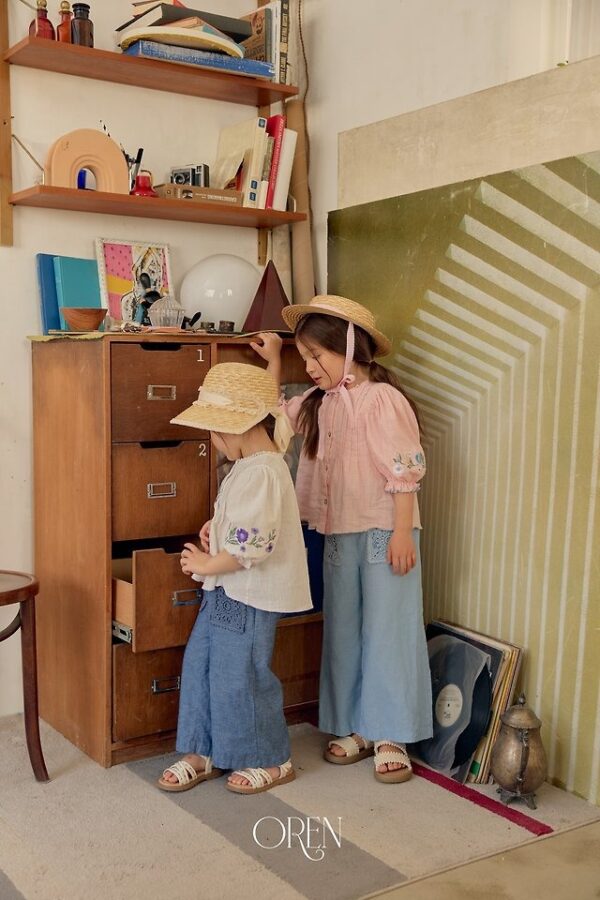 94CD579E-815F-461F-8B0B-F5AB58F6B689 〖預購〗晨間小花拓印上衣