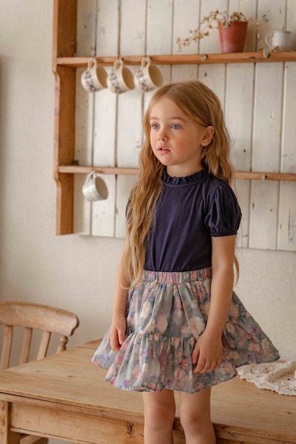 94E27E9D-F11D-4987-A395-5CEAB26E4977 〖預購〗夏日序曲經典澎袖上衣