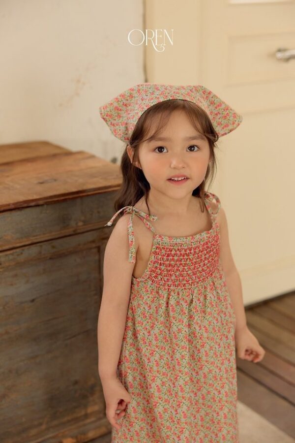 987E7D04-BDFC-46BE-B23F-292F4087AD30 〖預購〗星圖輕盈碎花吊帶裙