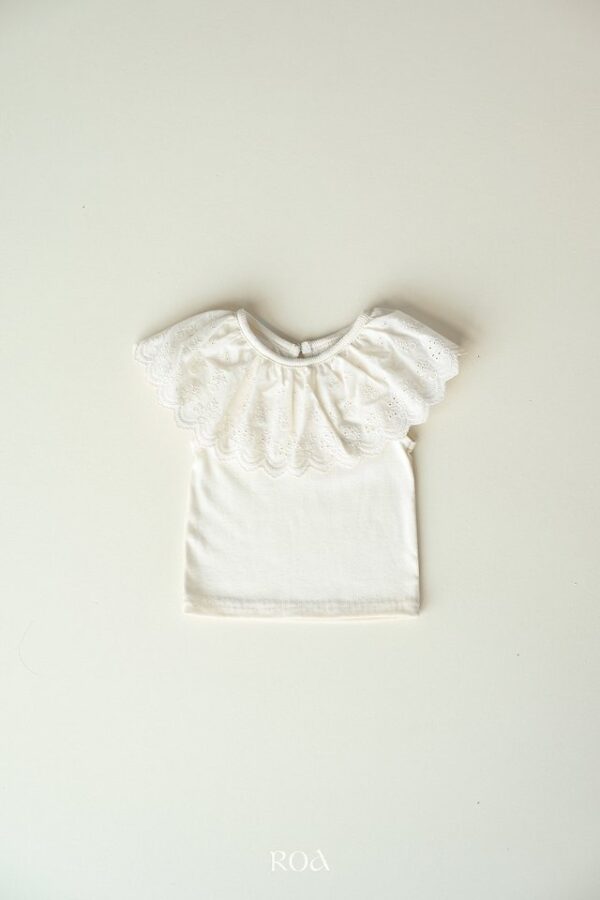 9A16A353-FF00-4F94-B2FA-DC3343E7F9C1 〖預購〗蕾絲領片拼接上衣