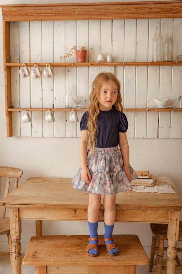 9A26DE0C-4517-4693-BD39-E29A1870A915 〖預購〗夏日序曲經典澎袖上衣