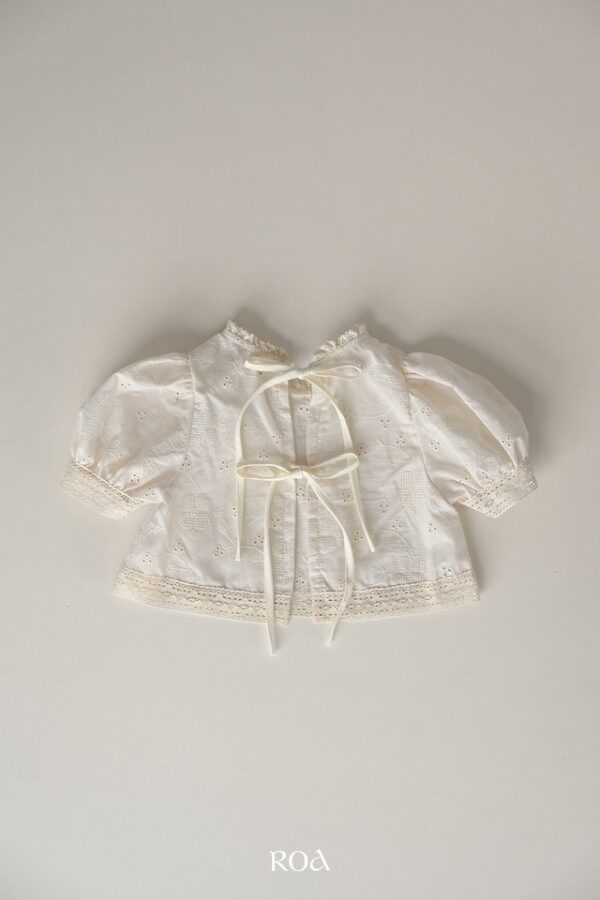 9EB7CA3B-D7FF-4712-86D3-4B5C13D65F0D 〖預購〗蕾絲刺繡短上衣