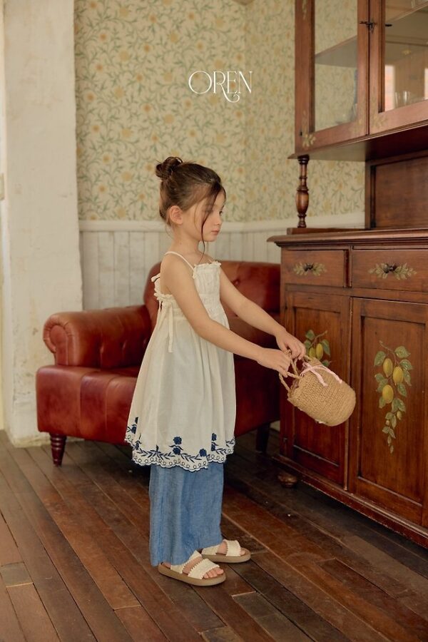 A0A11483-6E4E-481F-98C4-13D4BA7A1F46 〖預購〗弦線共振細帶洋裝