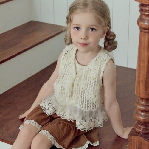 A22A27AE-B943-4DFA-8807-9AD4F18CC607 〖預購〗蕾絲透紗背心