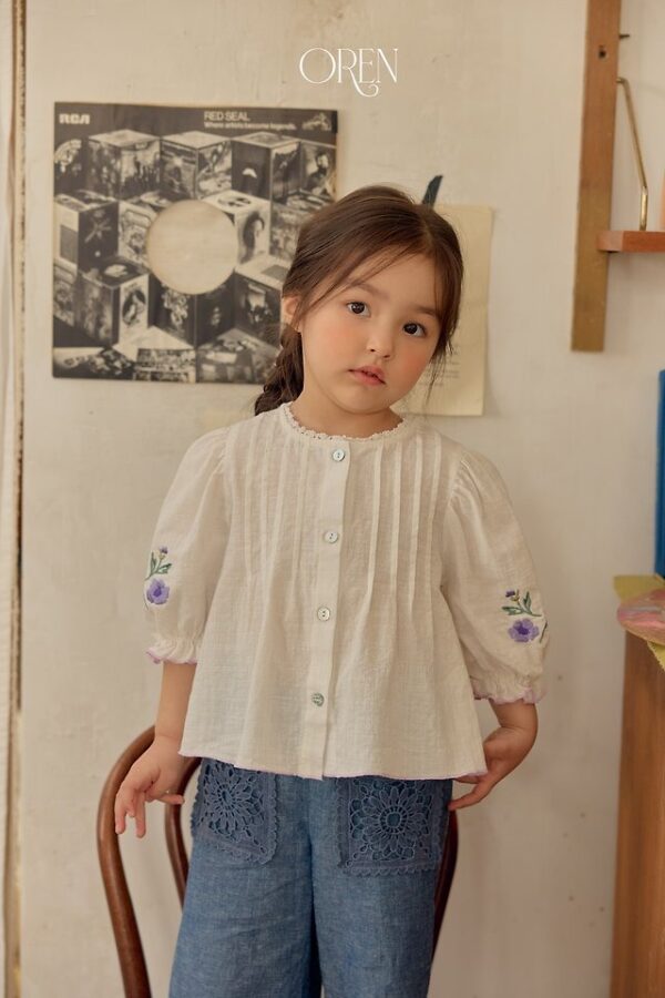 A2490AF8-08E2-4166-8CED-6108AF1661B2 〖預購〗晨間小花拓印上衣