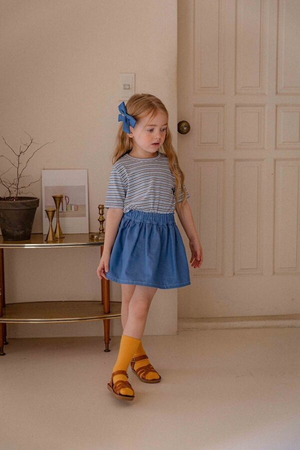 A70436E0-7AD4-4026-9310-CCF5DD8723B6 〖預購〗香榭大道經典條紋上衣