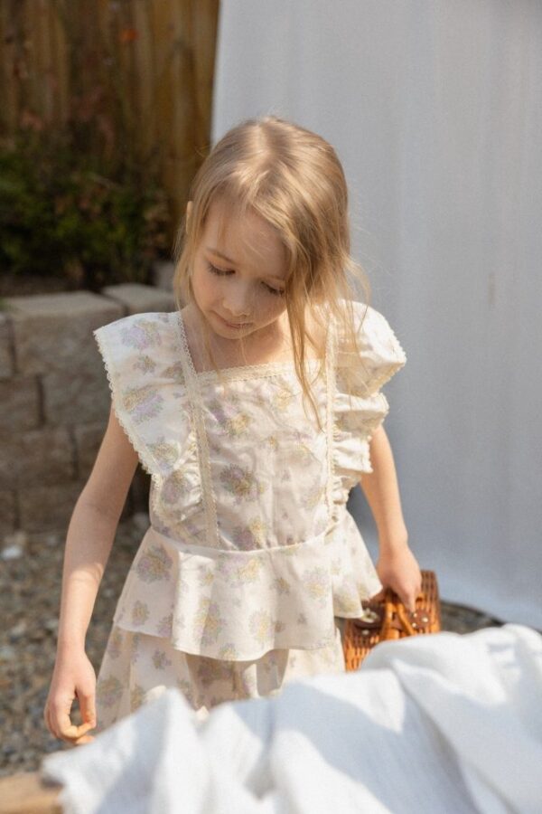 A8023742-7230-4418-AD62-127770F6591A 〖預購〗盛夏花綻上衣