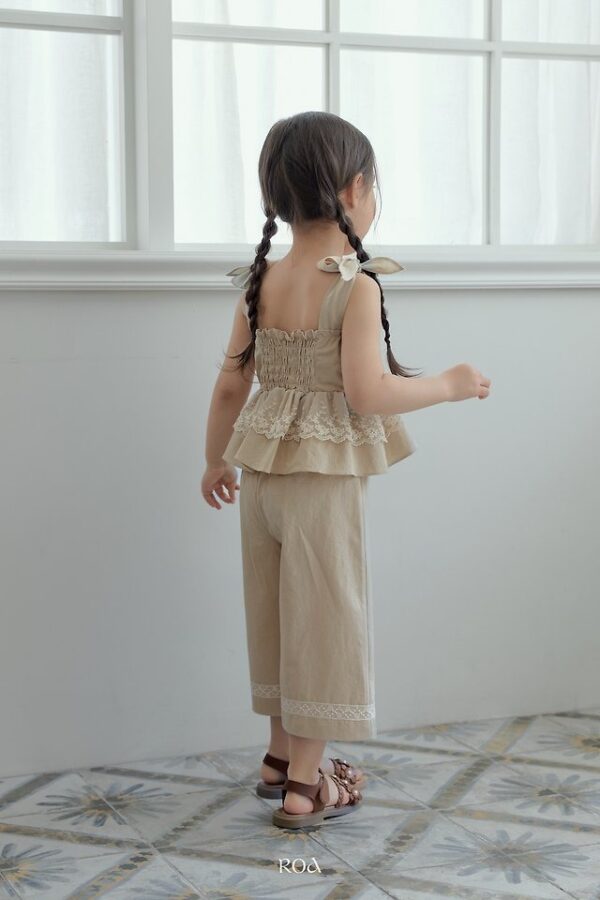 A905BBEB-3B9B-4D74-A129-2DCEC886F962 〖預購〗蝴蝶結細肩上衣