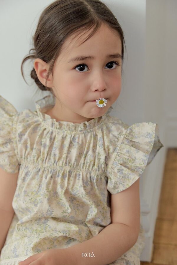 A94CB4EE-CCBD-4143-AFE5-BBD084159822 〖預購〗碎花輕輕上衣