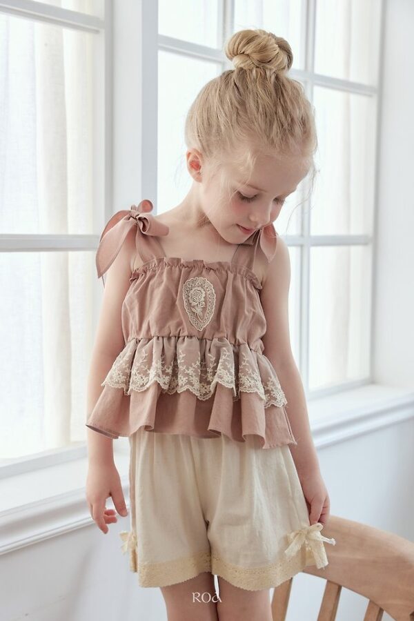 AB86A16B-A130-4DD0-B477-40C9103C0BA6 〖預購〗蝴蝶結細肩上衣