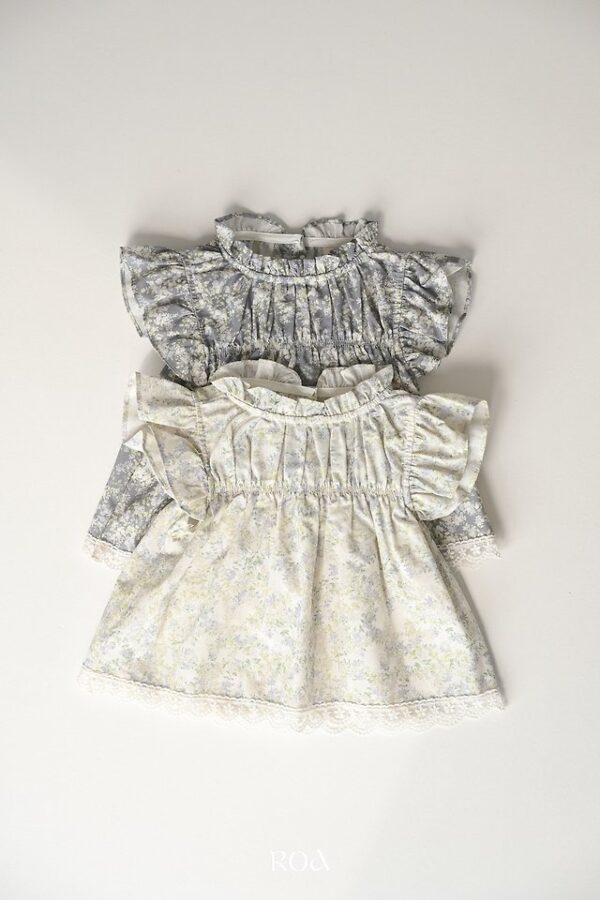 ABF69C57-055A-42B8-9137-32961E5FB423 〖預購〗碎花輕輕上衣