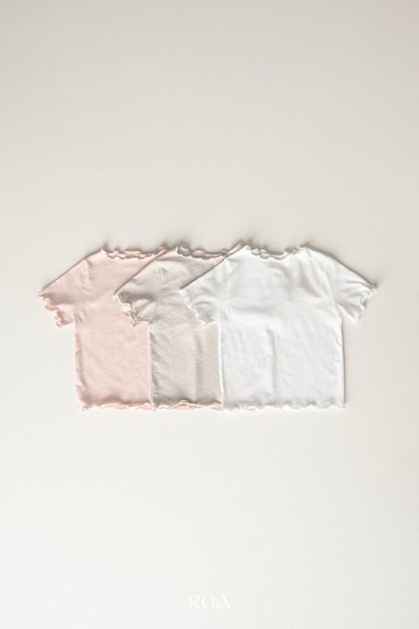 AE70E737-AA52-4840-80EB-E34E20FA69B9 〖預購〗彈力貼身短袖上衣