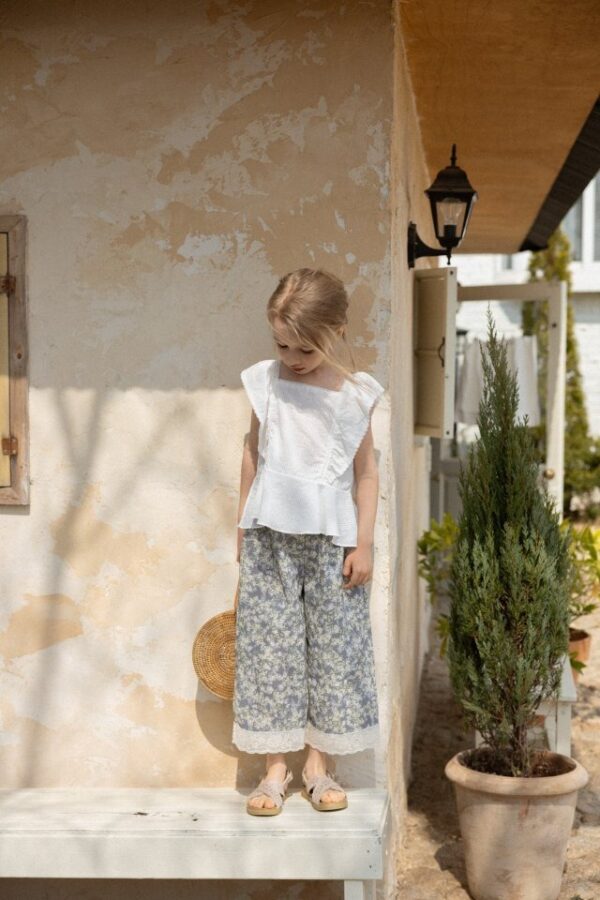 B44C0225-6B19-44CB-8659-4705A17F6F23 〖預購〗盛夏花綻上衣