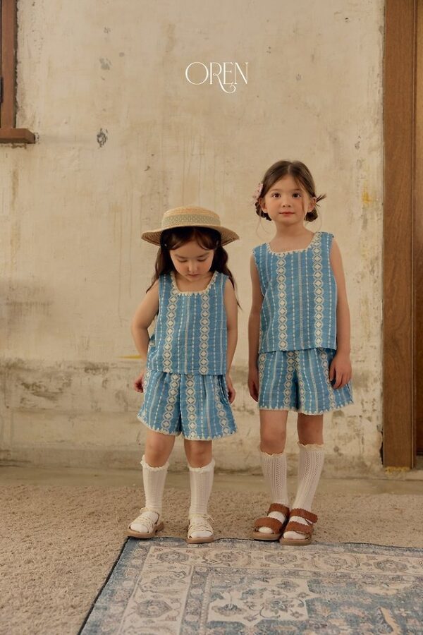 B56DE245-5035-4917-A870-897295641EF9 〖預購〗珍珠藍細褶刺繡套裝