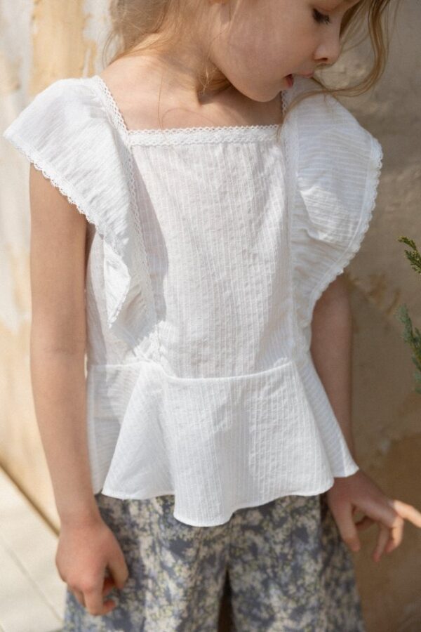 B84229F2-8BF8-4C66-80F6-248BF2CA087E 〖預購〗盛夏花綻上衣