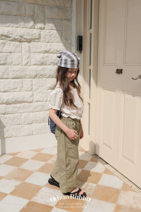 〖預購〗俐落短版澎袖上衣