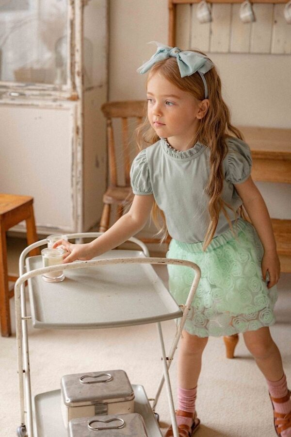 B9FAE5D7-3F23-4845-9124-295449267D11 〖預購〗夏日序曲經典澎袖上衣