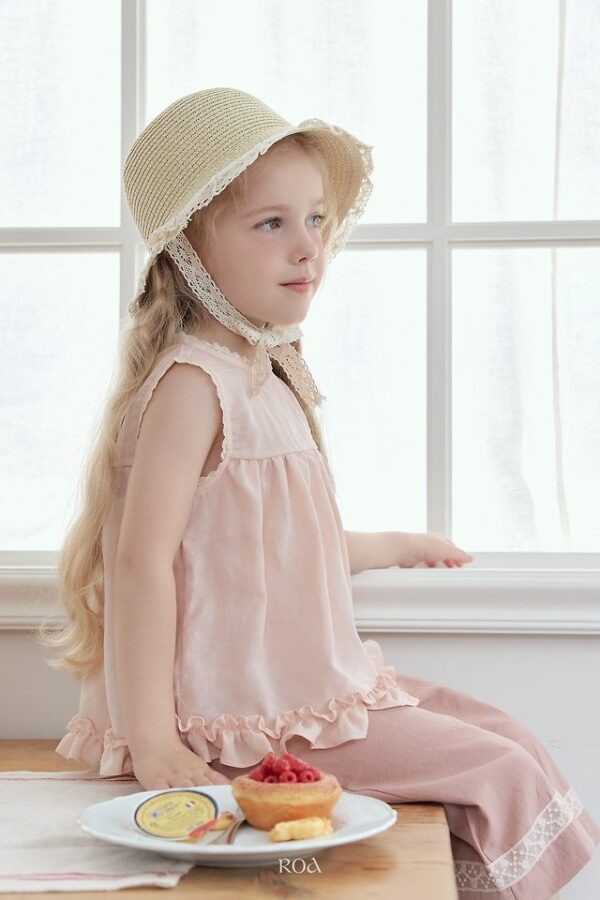 BAFF3653-7867-44BA-8A00-551EEBC9E454 〖預購〗荷葉邊優雅上衣