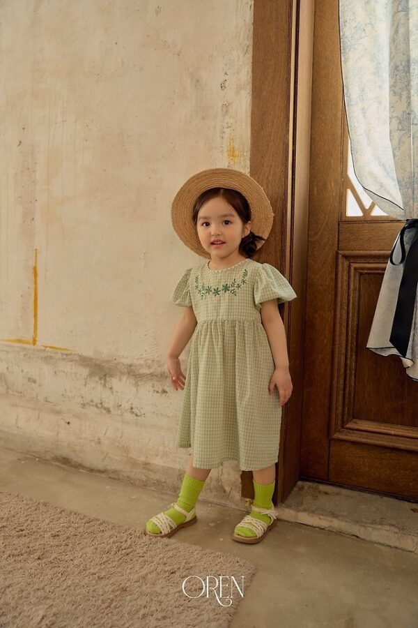 BBD7795D-D39C-4A47-826D-06A5D099BE51 〖預購〗膠卷餘片碎花連身裙