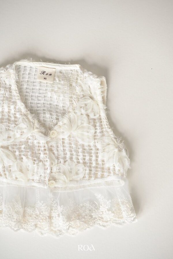 BD408257-0BD6-4651-ACE1-70E6F6CC5A0C 〖預購〗蕾絲透紗背心