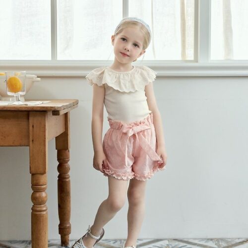 BE22BF37-2CA1-4D67-917F-592F5B1571E8 〖預購〗蕾絲領片拼接上衣