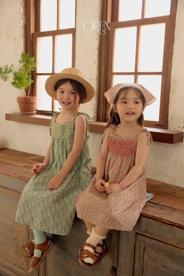 BFE972FA-7361-4AE5-A108-AD672DD978A6 〖預購〗星圖輕盈碎花吊帶裙