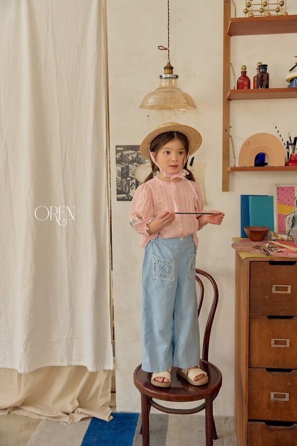 C11FB1B2-7F3E-4D74-B66D-E1027566BD02 〖預購〗晨間小花拓印上衣