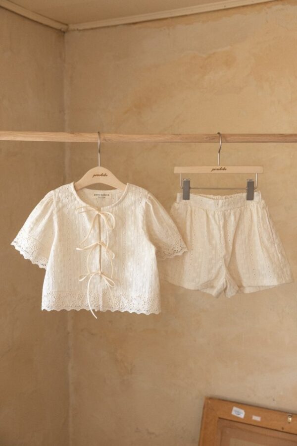 C20355CD-8382-4722-AF22-74074F771A07 〖預購〗粹白蕾絲式套裝