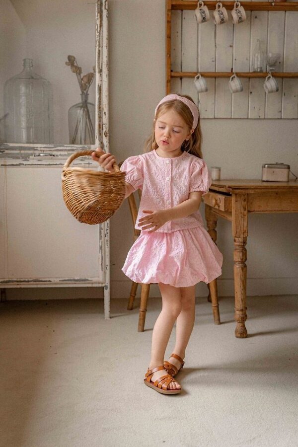 C333D0F9-4E90-4AA5-9EC9-E99FE94E309C 〖預購〗吉維尼花園澎袖短上衣