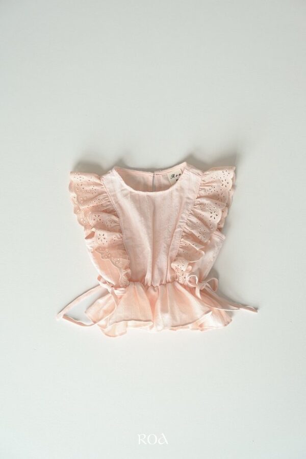 C362F2A4-4D7E-4515-8531-679561193AB5 〖預購〗羽感抓皺綁帶上衣