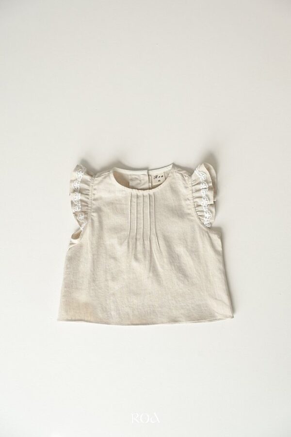 C44E1F05-422A-4E93-A1C8-AFFACA0A8677 〖預購〗亞麻小蕾絲飛袖上衣