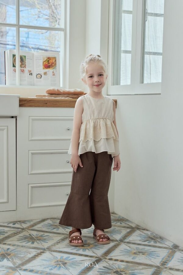 C510707A-9B4C-48A0-91AC-9224AE9394CF 〖預購〗蕾絲花影上衣