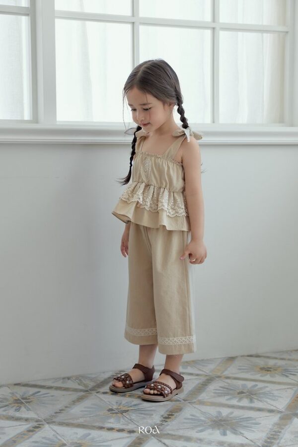 C6514869-4295-4CCA-8046-81222964C2E1 〖預購〗蝴蝶結細肩上衣