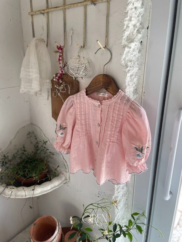 C7A0B2A5-AD75-4F07-B946-8E34EAA95E68 〖預購〗晨間小花拓印上衣