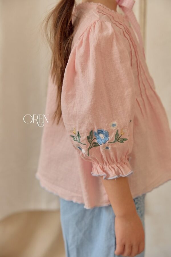 CABEC9C5-C99C-489D-B64F-B6FFE42C72A1 〖預購〗晨間小花拓印上衣