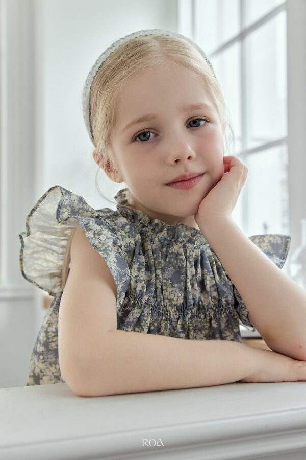 CAC20FA4-9DD2-48D9-8D2D-75A0724A5041 〖預購〗碎花輕輕上衣