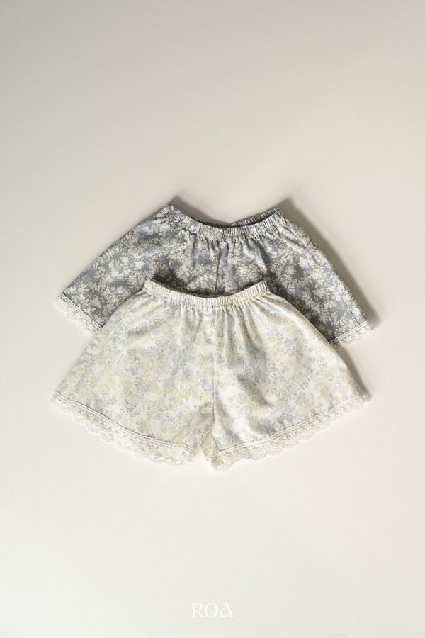 CE3DB16A-F3B9-4189-8747-12977CCC0715 〖預購〗碎花蕾絲滾邊短褲
