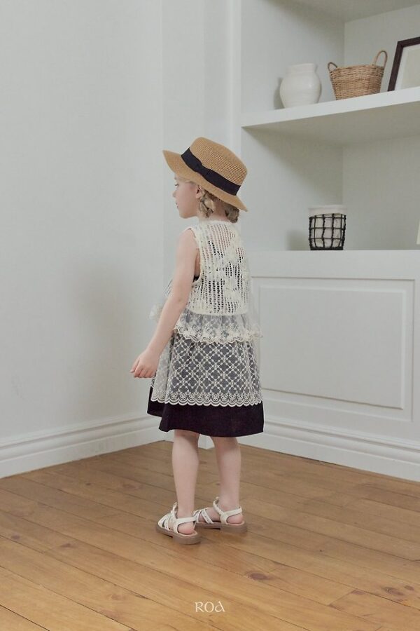 CEF84C43-2194-434E-9209-9A2AA7B5422D 〖預購〗蕾絲透紗背心