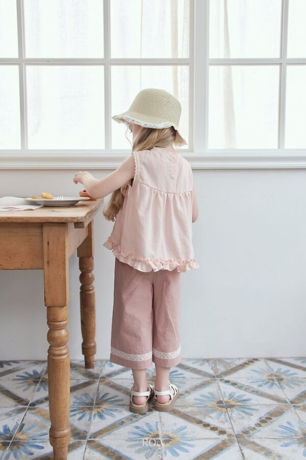 D08FE8E2-17D4-42F9-8E12-E71B866E472C 〖預購〗荷葉邊優雅上衣