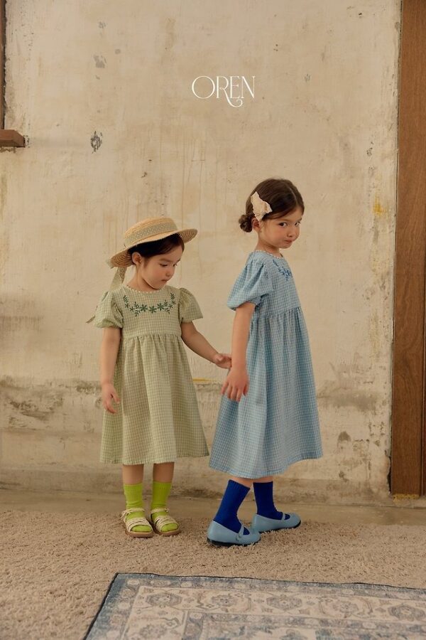 D45A0A7E-C939-4C77-959B-926A15FBB93D 〖預購〗膠卷餘片碎花連身裙